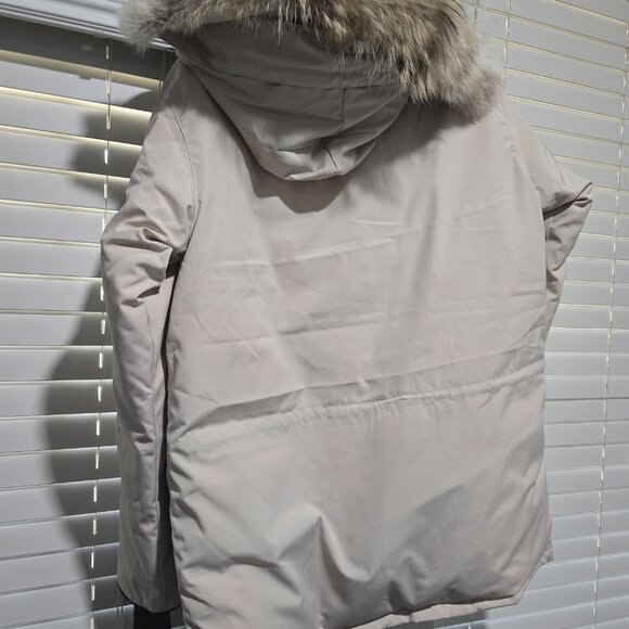 Luxury Brand Goose Parka - Picture 2 of 15